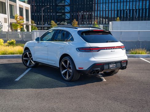 Certified 2026 Porsche Macan AWD/4WD image 3