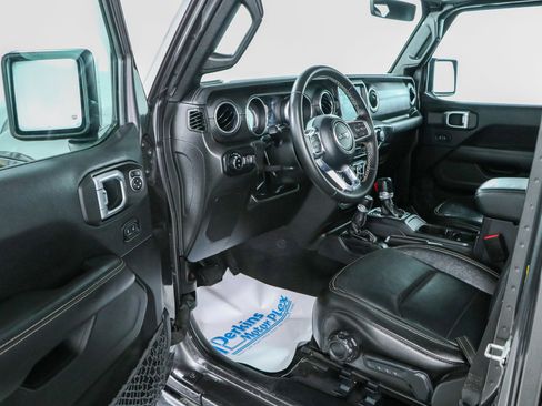 Used 2022 Jeep Gladiator Overland w/ Popular Equipment Package AWD/4WD image 3