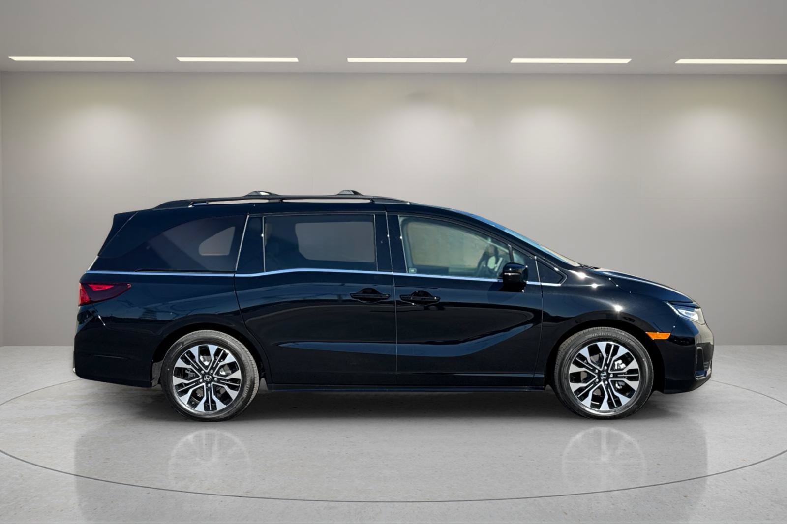 New 2027 Honda Odyssey Elite image 2