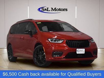 New 2026 Chrysler Pacifica Select w/ S Appearance Package