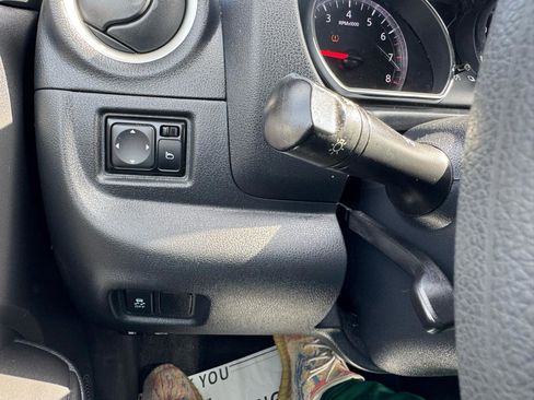 Used 2018 Nissan Versa SV image 33