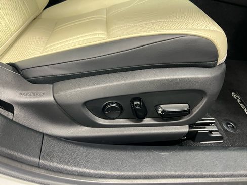 Used 2022 Lexus ES 350 Ultra Luxury image 17