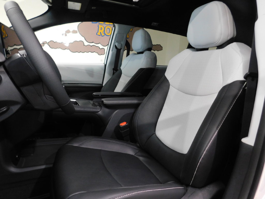 Used 2026 Toyota Sienna XSE AWD/4WD image 27