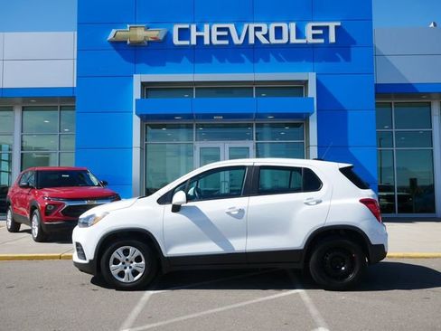Used 2017 Chevrolet Trax LS image 2