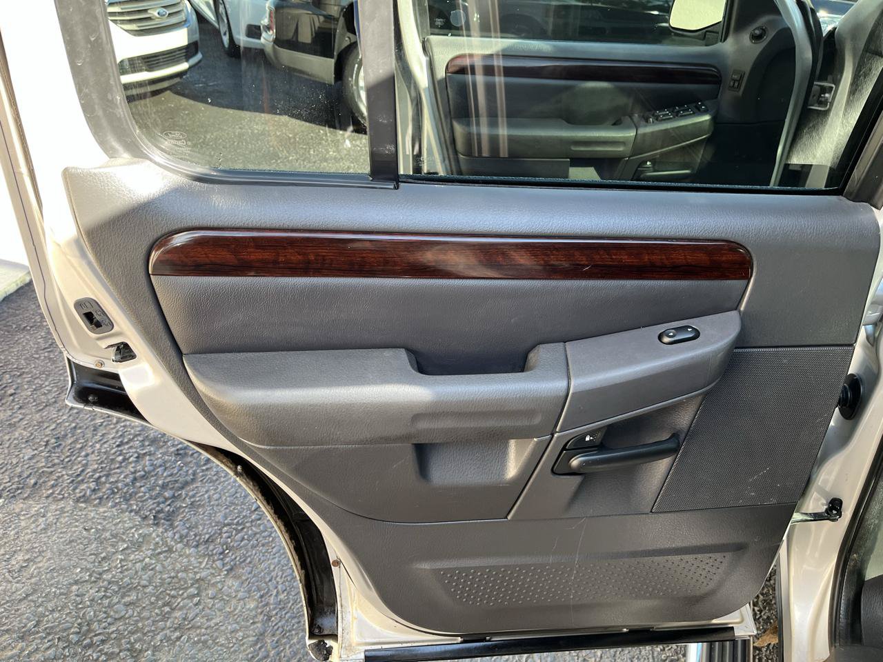 Used 2004 Ford Explorer Limited AWD/4WD image 24
