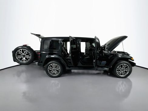 Used 2023 Jeep Wrangler Unlimited Sahara AWD/4WD image 24