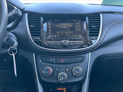 Used 2018 Chevrolet Trax LT image 15