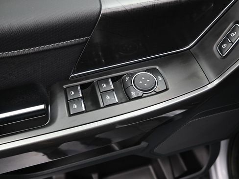 Certified 2022 Ford F150 XLT w/ Equipment Group 302A High image 11