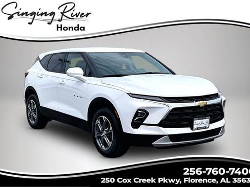 Used 2023 Chevrolet Blazer LT image 1