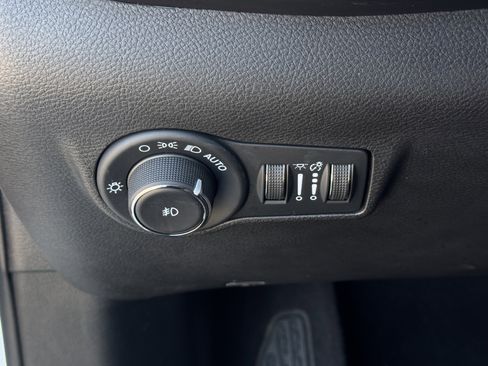 Used 2024 Jeep Compass Trailhawk image 20