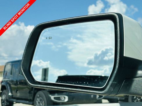 Used 2023 GMC Acadia Denali w/ Denali Ultimate Package image 14