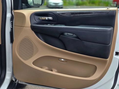 Used 2015 Dodge Grand Caravan American Value Package w/ UConnect Hands-Free Group FWD image 38