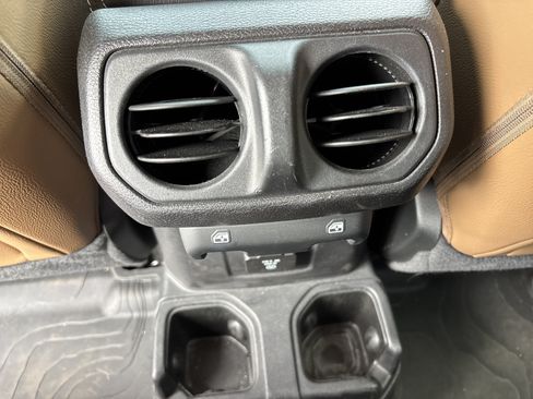 Used 2020 Jeep Gladiator Overland AWD/4WD image 37