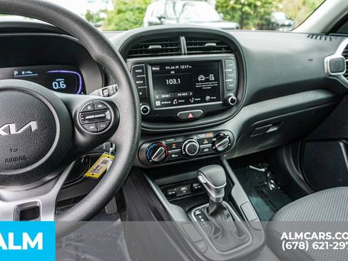 Used 2025 Kia Soul LX w/ LX Technology Package FWD image 32
