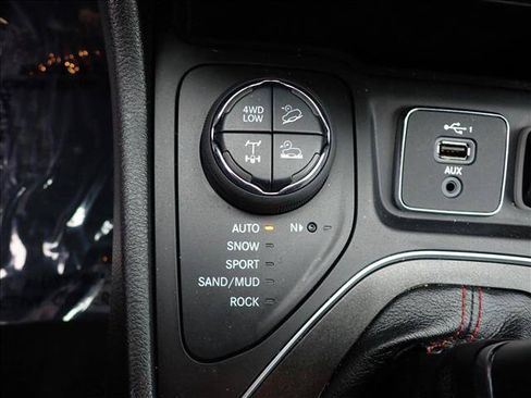 Used 2021 Jeep Cherokee Trailhawk w/ Technology Group AWD/4WD image 22
