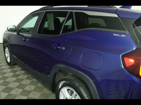 Used 2022 GMC Terrain SLE w/ Driver Convenience Package image 18