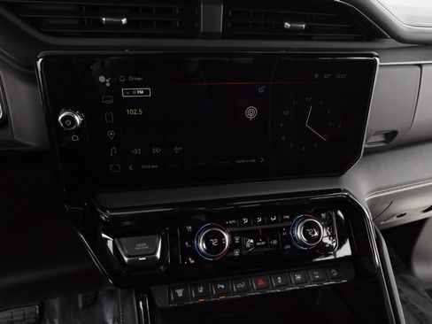 Used 2025 GMC Sierra 2500 AT4X image 19