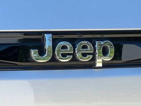 Used 2023 Jeep Grand Cherokee Limited AWD/4WD image 53