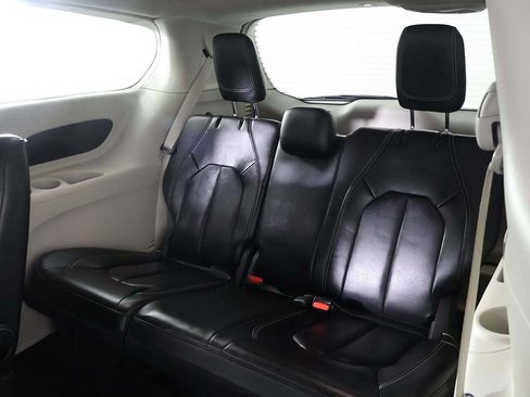 Used 2023 Chrysler Pacifica Touring-L FWD image 30