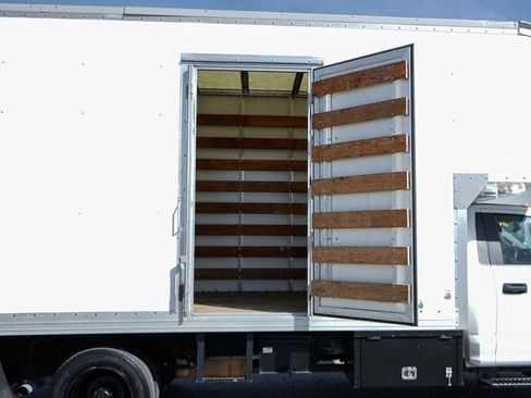 Used 2017 Ford F550 2WD Regular Cab Super Duty image 17