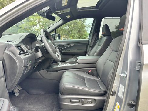 Used 2025 Honda Passport TrailSport image 7