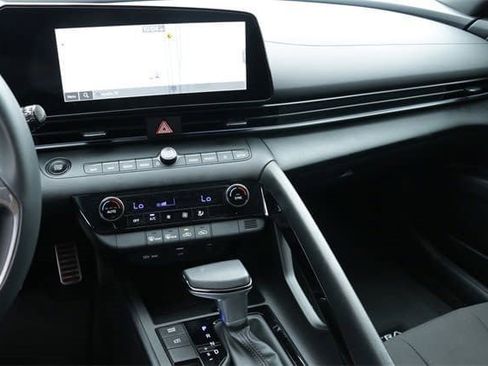 Certified 2025 Hyundai Elantra SEL image 16
