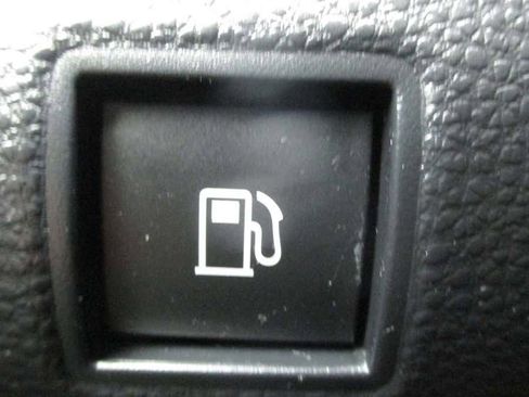 Used 2022 Toyota Corolla LE image 33