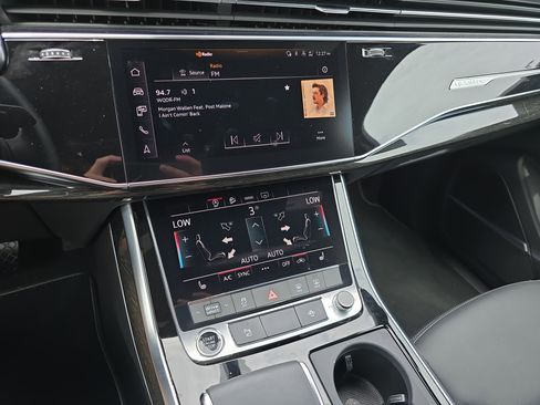 Certified 2025 Audi Q7 2.0T Premium w/ Convenience Plus Package AWD/4WD image 23