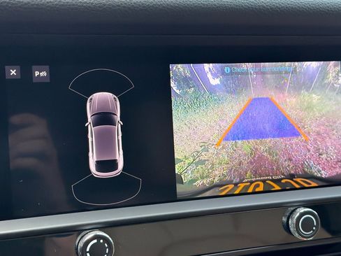 Used 2025 Porsche Macan image 25