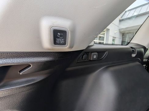 Used 2022 Jeep Grand Cherokee Limited image 38