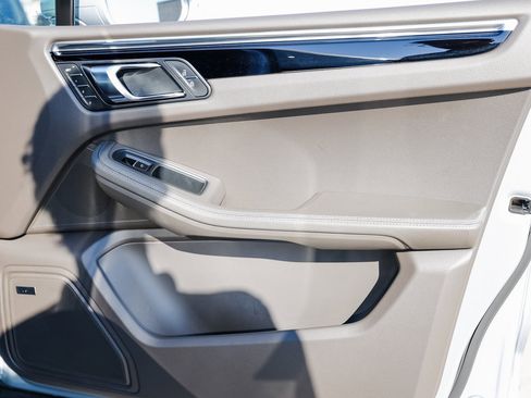 Certified 2025 Porsche Macan image 26