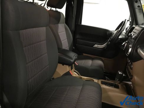 Used 2011 Jeep Wrangler Sahara w/ Dual Top Group AWD/4WD image 23