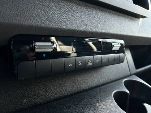 Used 2022 Mercedes-Benz Sprinter 2500 image 12
