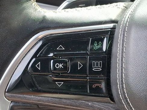 Used 2022 Jeep Grand Cherokee L Overland w/ Luxury Tech Group IV AWD/4WD image 23