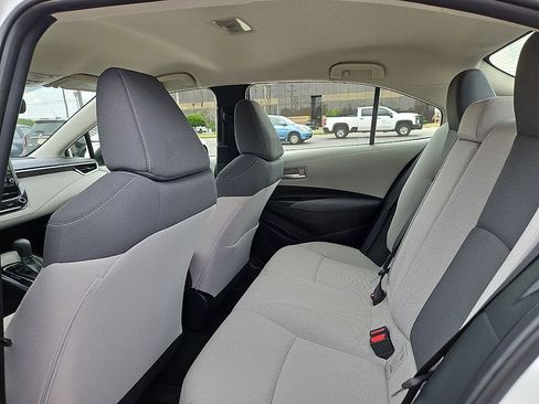 Used 2021 Toyota Corolla LE FWD image 17