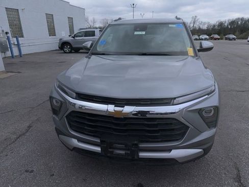 Used 2025 Chevrolet TrailBlazer LT image 3