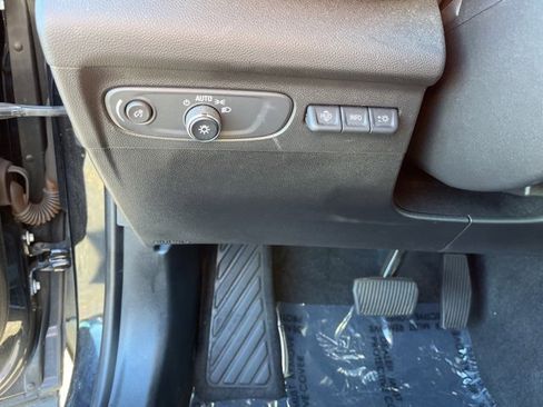 Used 2022 Buick Envision Avenir w/ Technology Package II image 28