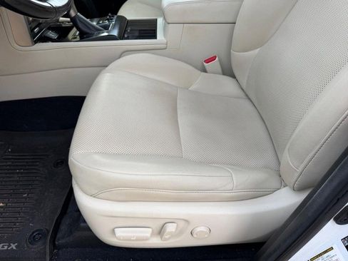 Used 2020 Lexus GX 460 Premium w/ Premium Package image 22