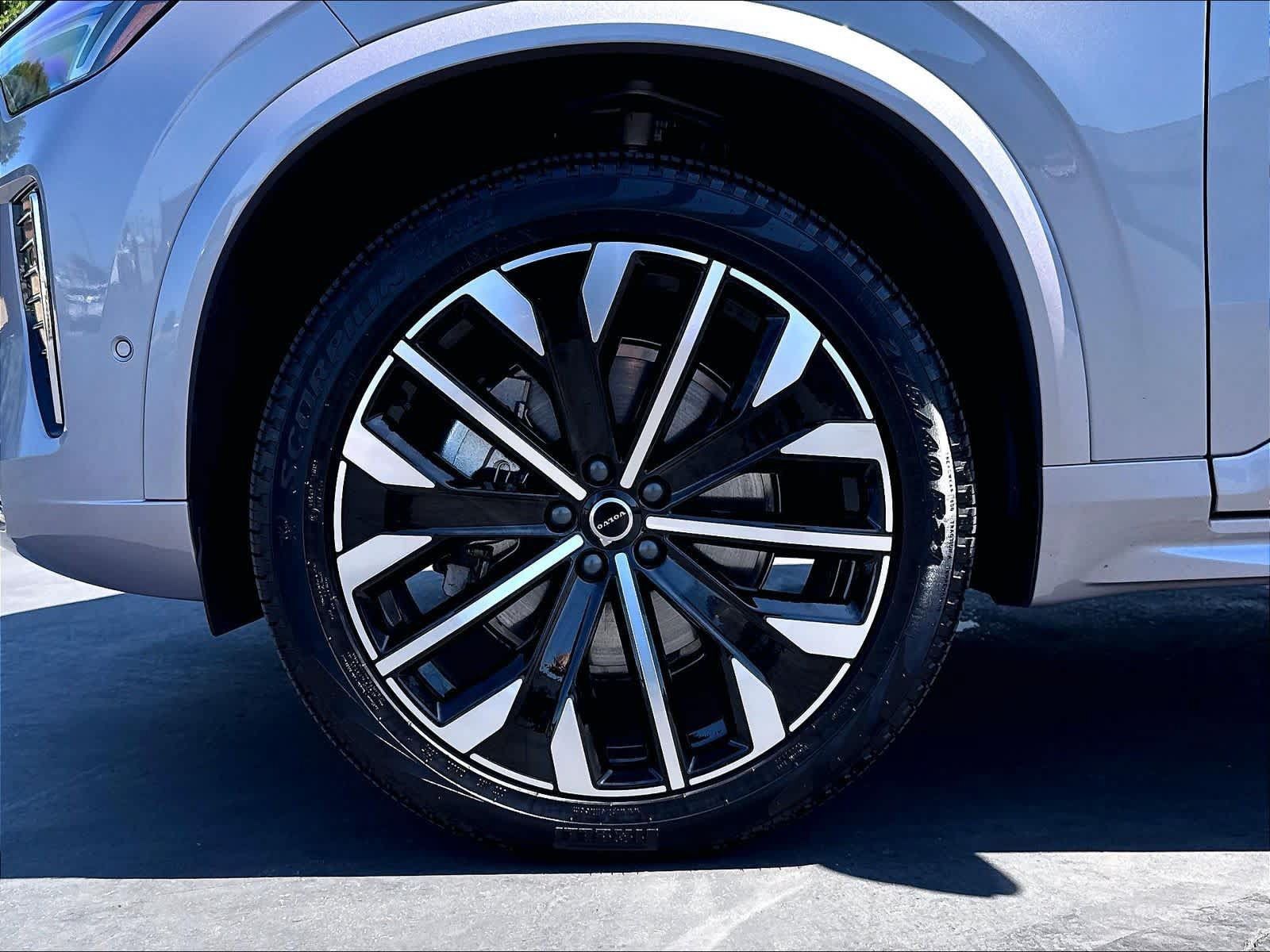 Used 2026 Volvo XC90 B5 Plus w/ Protection Package AWD/4WD image 12