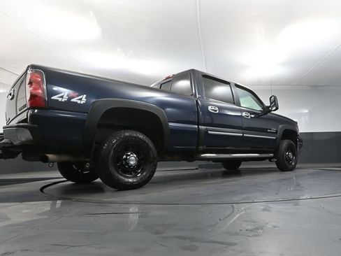 Used 2005 Chevrolet Silverado 2500 LS w/ Heavy-Duty Power Package AWD/4WD image 48