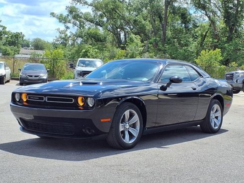 Used 2020 Dodge Challenger SXT RWD image 3