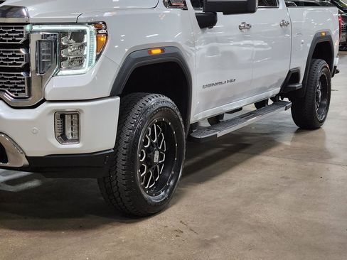 Used 2020 GMC Sierra 2500 Denali w/ Denali Ultimate Package image 17