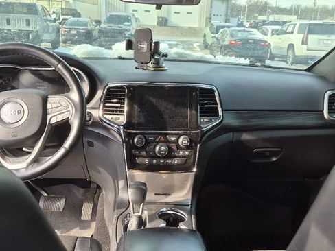 Used 2021 Jeep Grand Cherokee Laredo X image 8