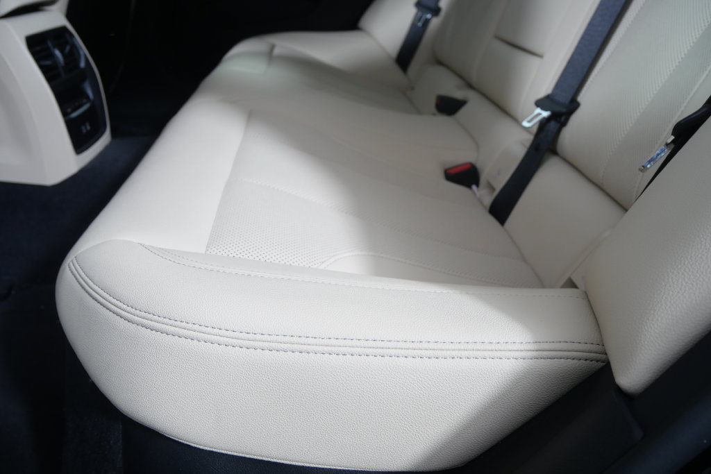 Certified 2025 BMW i4 eDrive40 w/ Premium Package RWD image 16