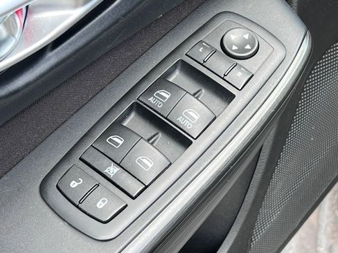 Used 2016 Jeep Cherokee Latitude AWD/4WD image 12