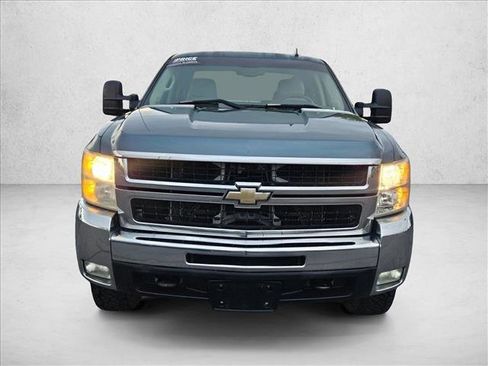 Used 2009 Chevrolet Silverado 2500 LT w/ Exterior Plus Package image 2