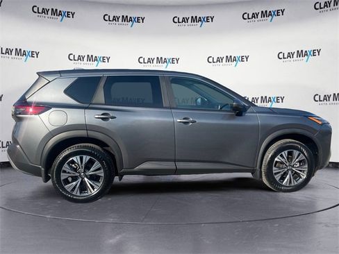 Used 2023 Nissan Rogue SV image 6