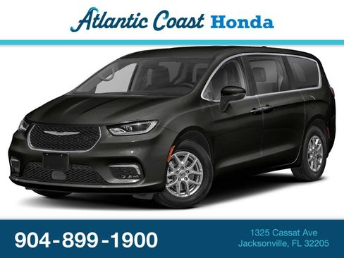 Used 2023 Chrysler Pacifica Touring-L image 1