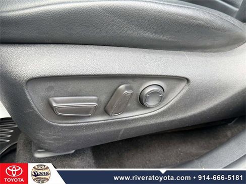 Used 2022 Toyota Highlander XLE image 14