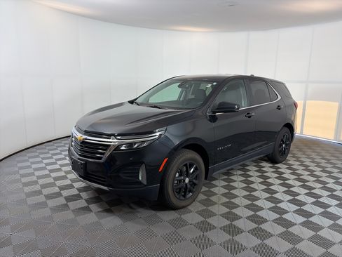 Used 2024 Chevrolet Equinox LT AWD/4WD image 2